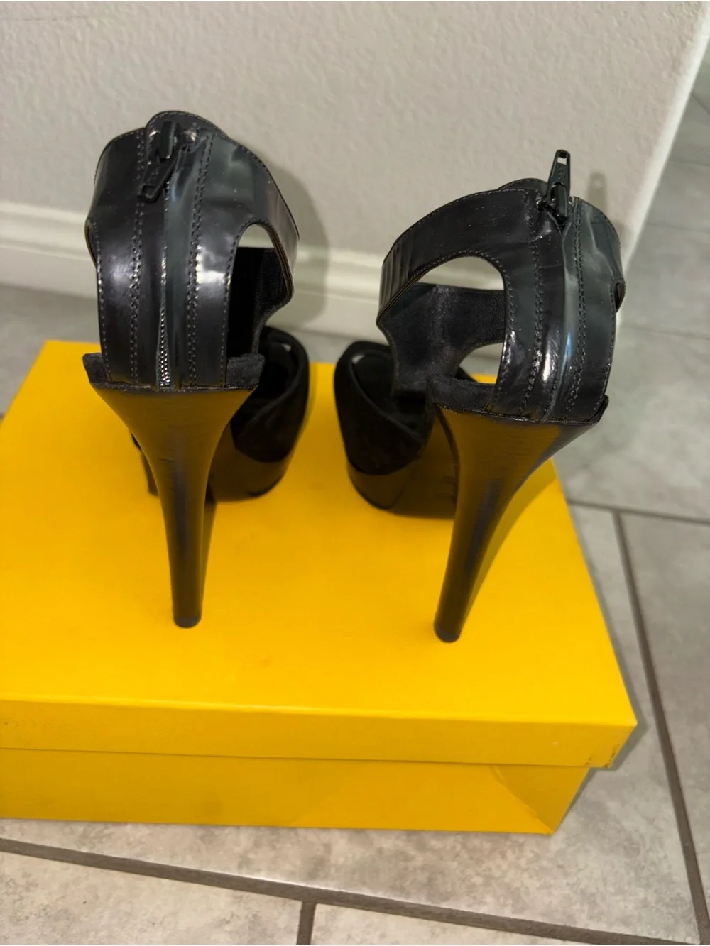 FENDI T STRAP Black Suede Leather Spuntata Peep Toe 5” Heels Size38